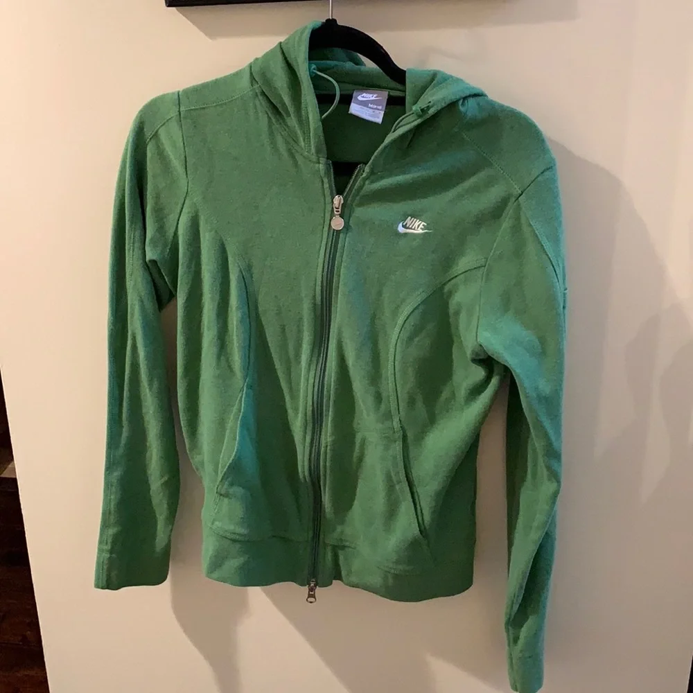 Green Nike Zip Front Sweatshirt Jacket with pockets and a hoodie, size M - Picture 1 of 7